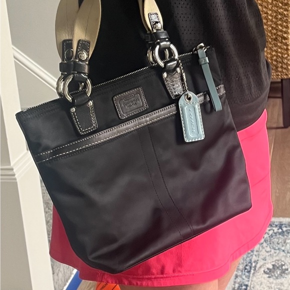 Excellent condition Coach tote bag - Picture 2 of 12
